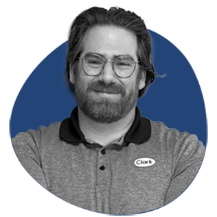 Derek Bravo headshot